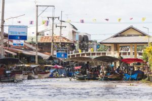 amphawa floating market